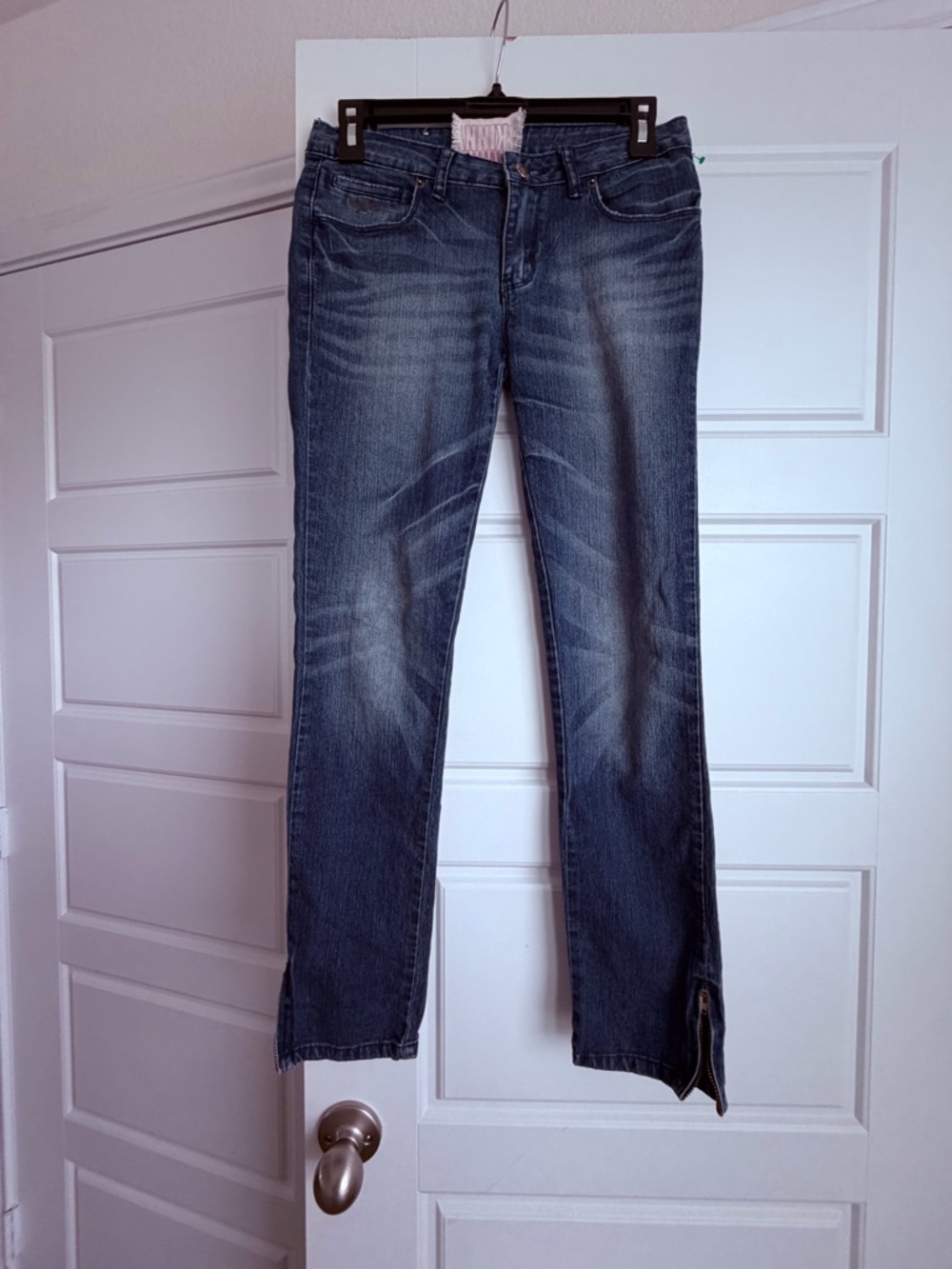 090 - Women’s Dark Wash Straight Jeans - Unbranded